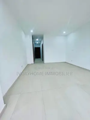 3chbre Appartement dans Cocody à Louer