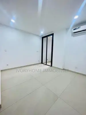 3chbre Appartement dans Cocody à Louer