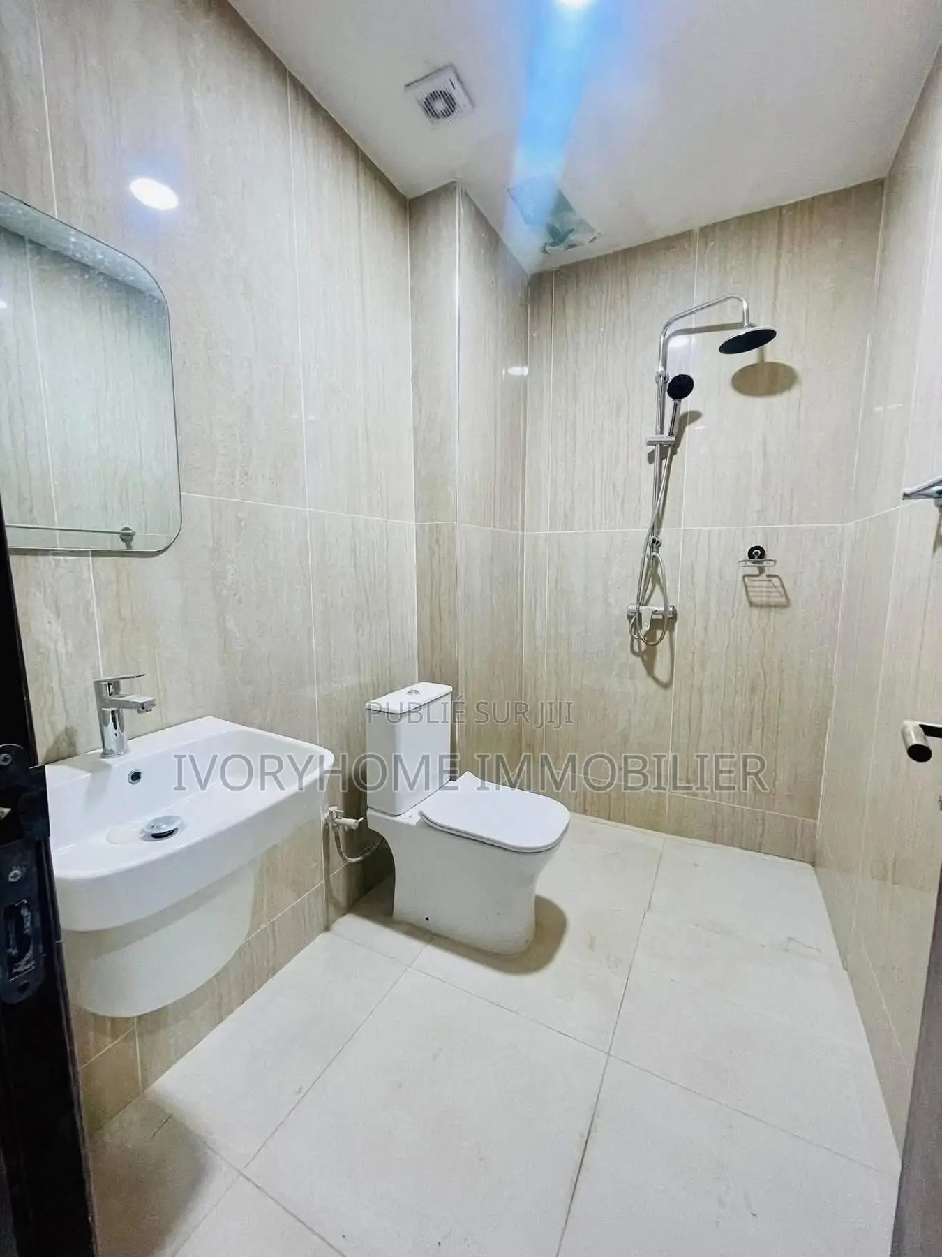 3chbre Appartement dans Cocody à Louer