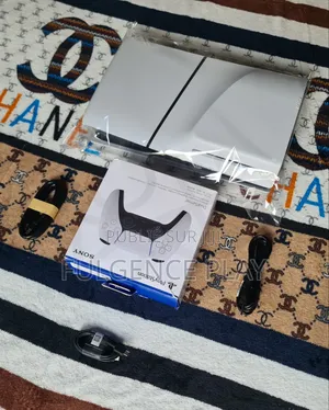 Ps5 Slim Standard Super Propre, Jamais Démontée. Vendue Avec Garantie.