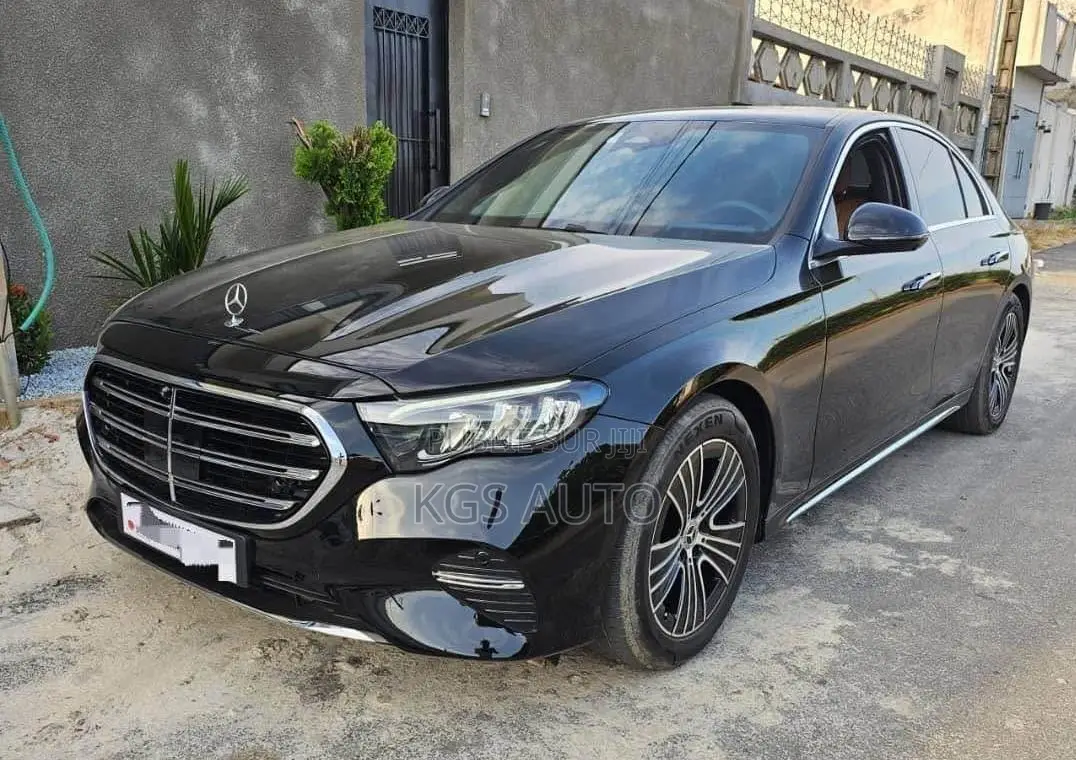 Mercedes-Benz E200 2025 Noir Mat
