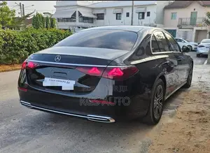 Mercedes-Benz E200 2025 Noir Mat