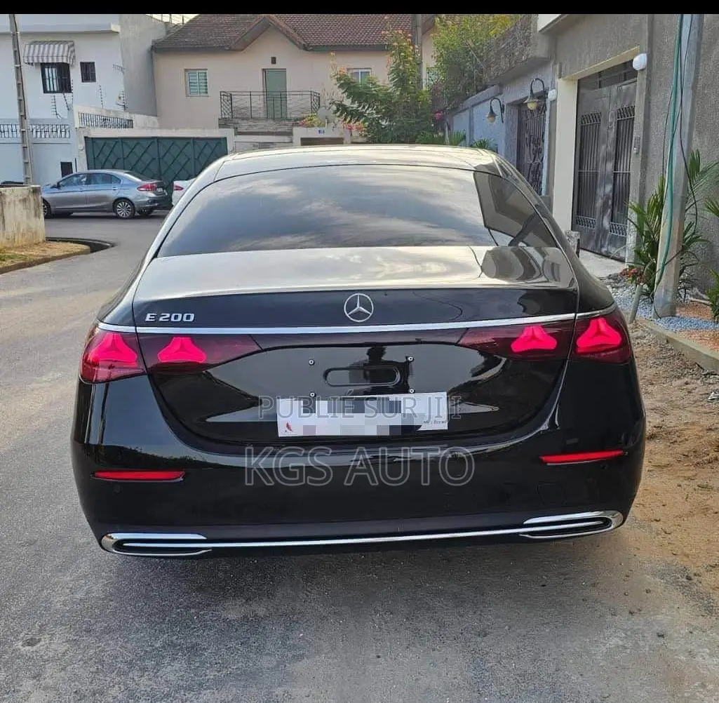 Mercedes-Benz E200 2025 Noir Mat