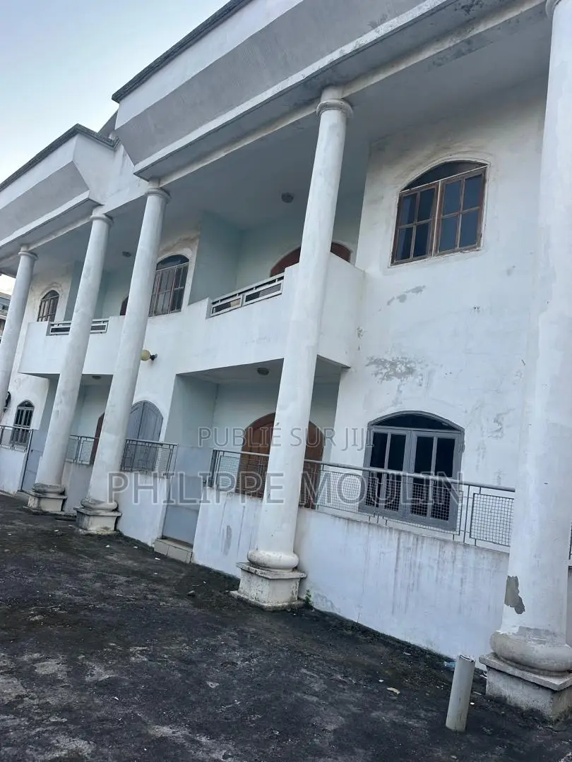 20chbre Villa dans Elite Immobilier, Cocody à Louer