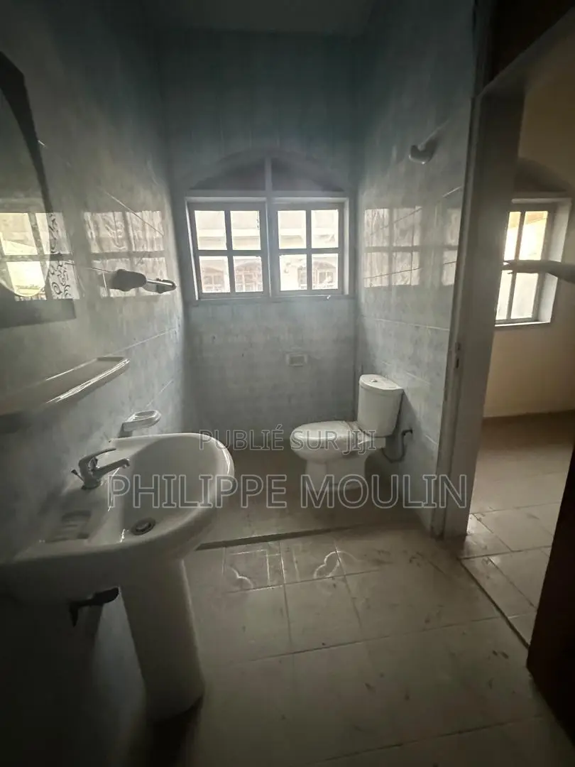 20chbre Villa dans Elite Immobilier, Cocody à Louer