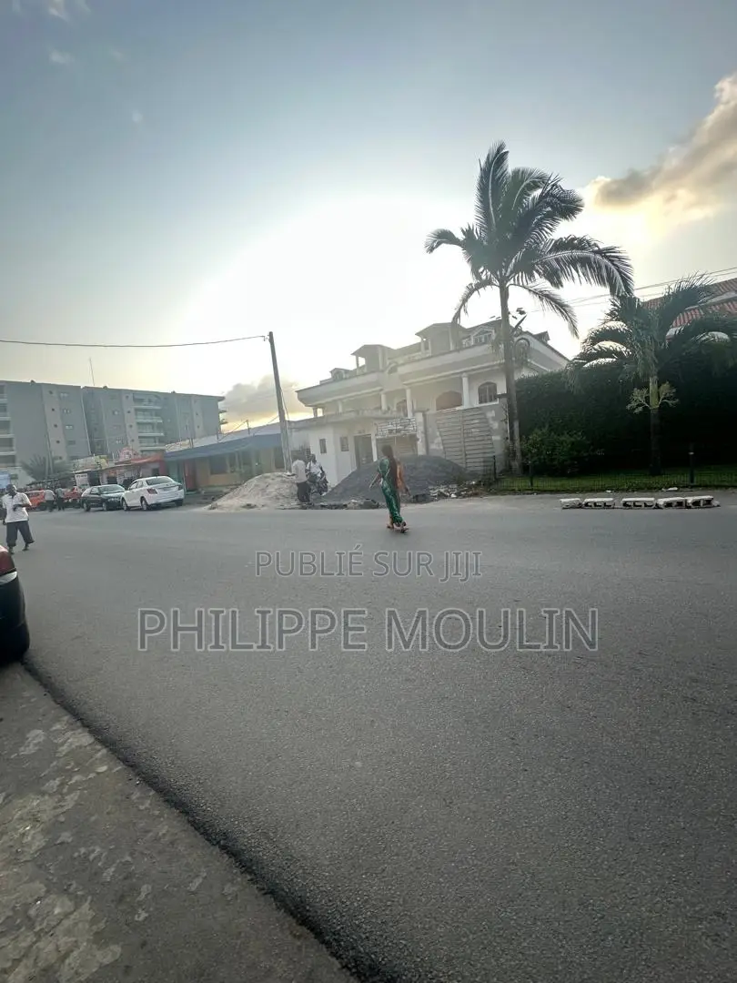 20chbre Villa dans Elite Immobilier, Cocody à Louer