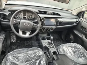 New Toyota Hilux 2025 Black