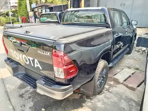 New Toyota Hilux 2025 Black