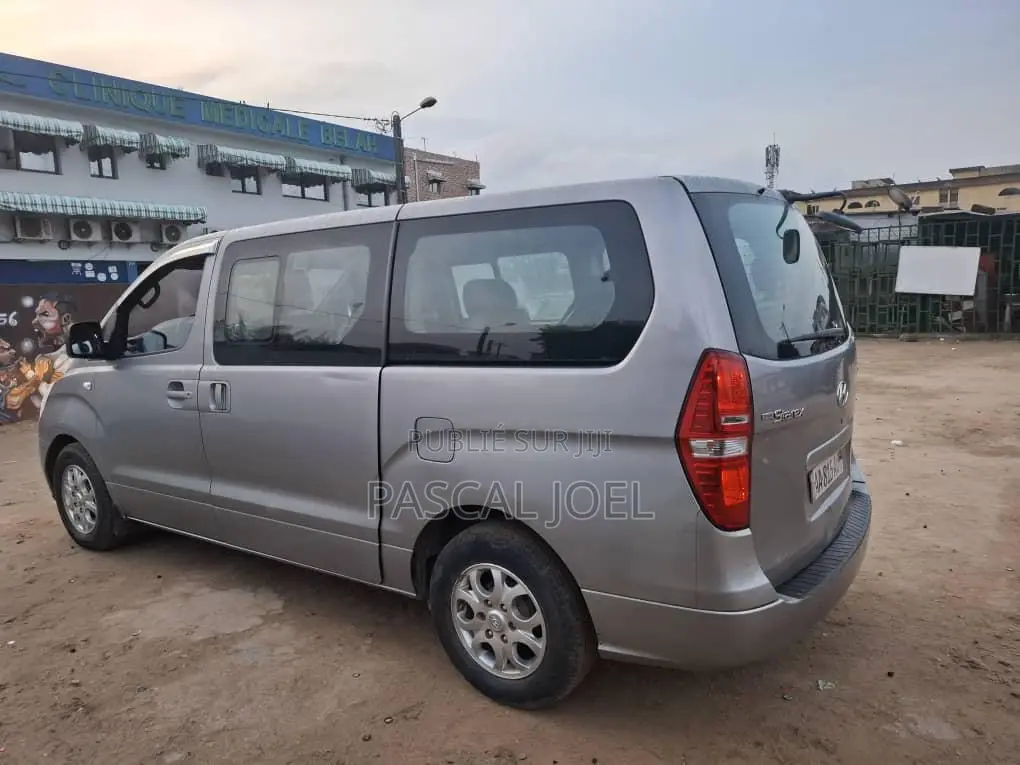 Hyundai H1 2016