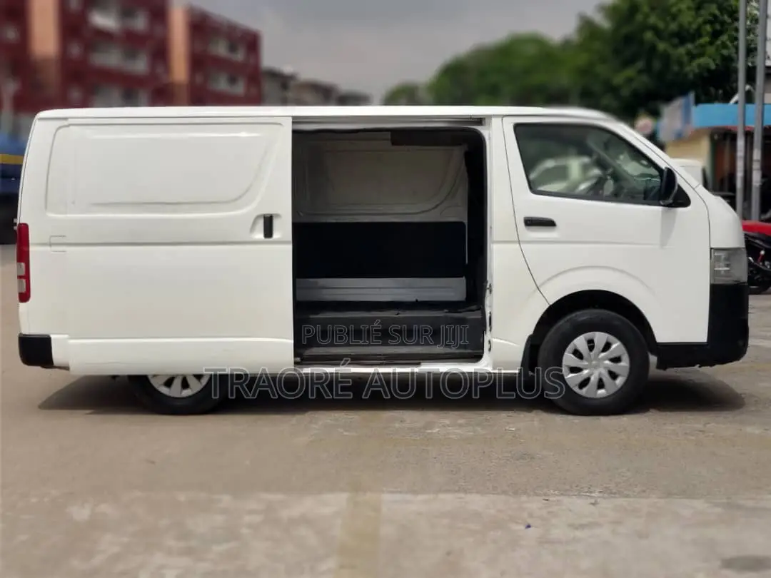 Toyota HiAce 2020 Blanc