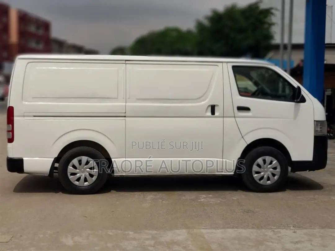 Toyota HiAce 2020 Blanc