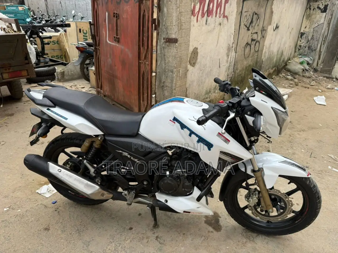 New TVS Apache 180 RTR 2017 Blanc