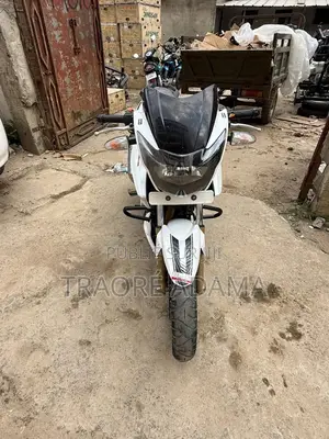 New TVS Apache 180 RTR 2017 Blanc
