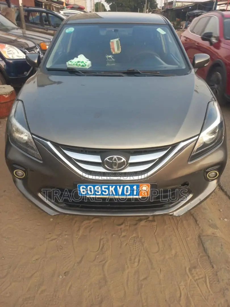 Toyota Starlet 2021 Gris