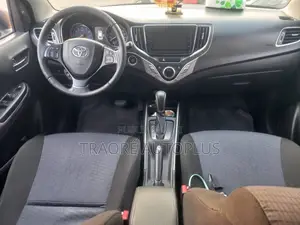 Toyota Starlet 2021 Gris