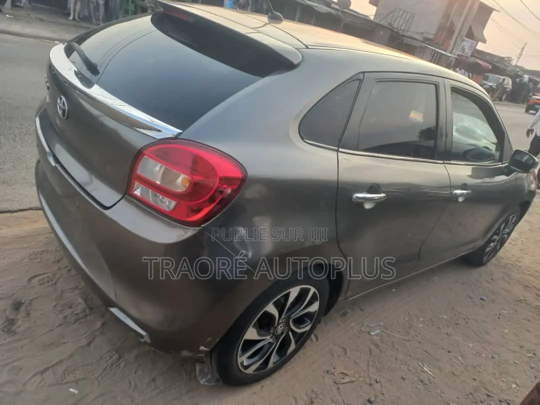 Toyota Starlet 2021 Gris