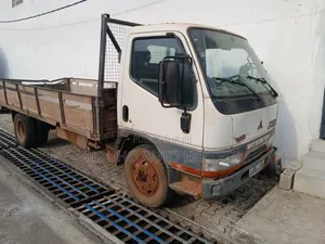 Mitsubishi Canter Anne