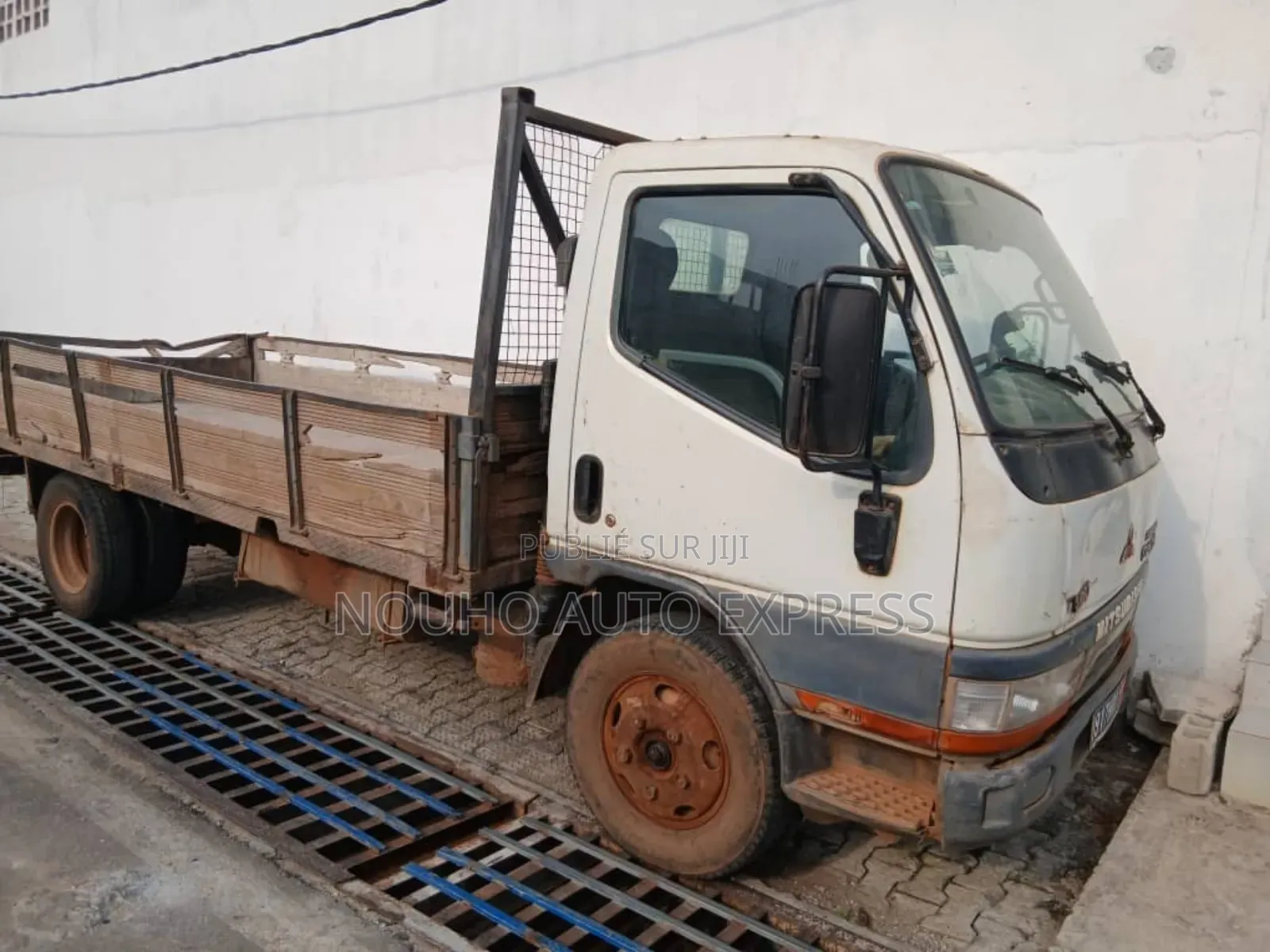 Mitsubishi Canter Anne