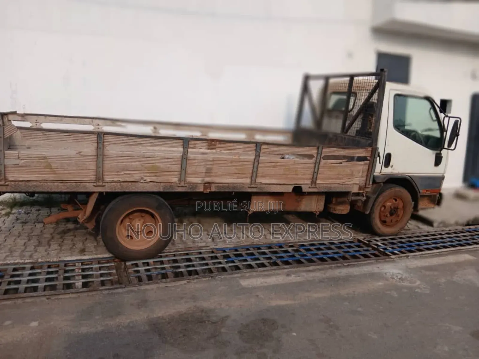 Mitsubishi Canter Anne