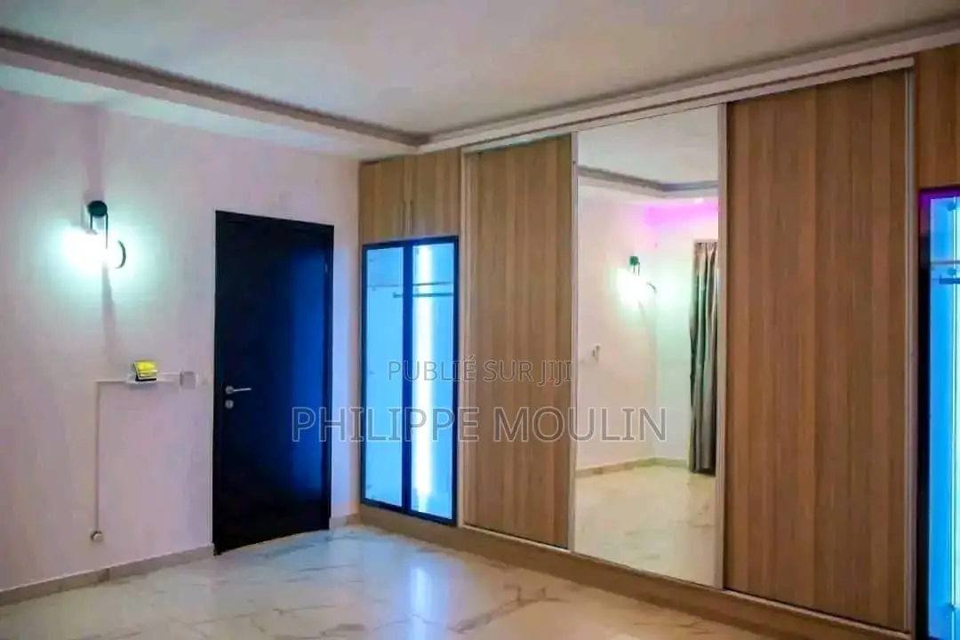 Furnished 4chbre Villa dans Élu Immobilier, Cocody à Vendre