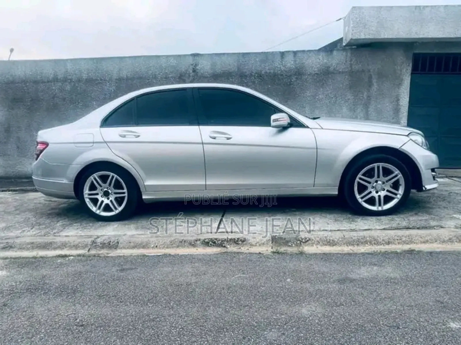 New Mercedes-Benz C300 2024 Gris