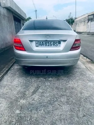 New Mercedes-Benz C300 2024 Gris