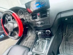 New Mercedes-Benz C300 2024 Gris