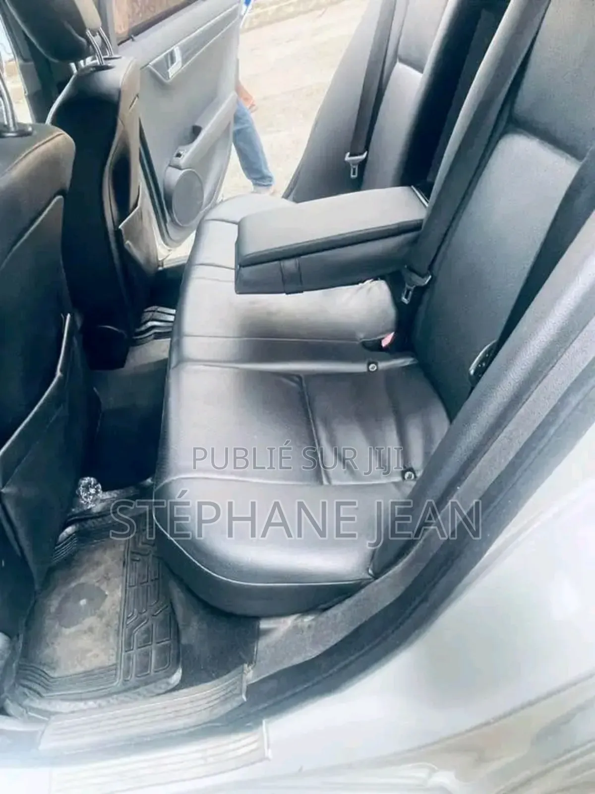 New Mercedes-Benz C300 2024 Gris