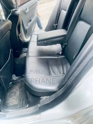 New Mercedes-Benz C300 2024 Gris