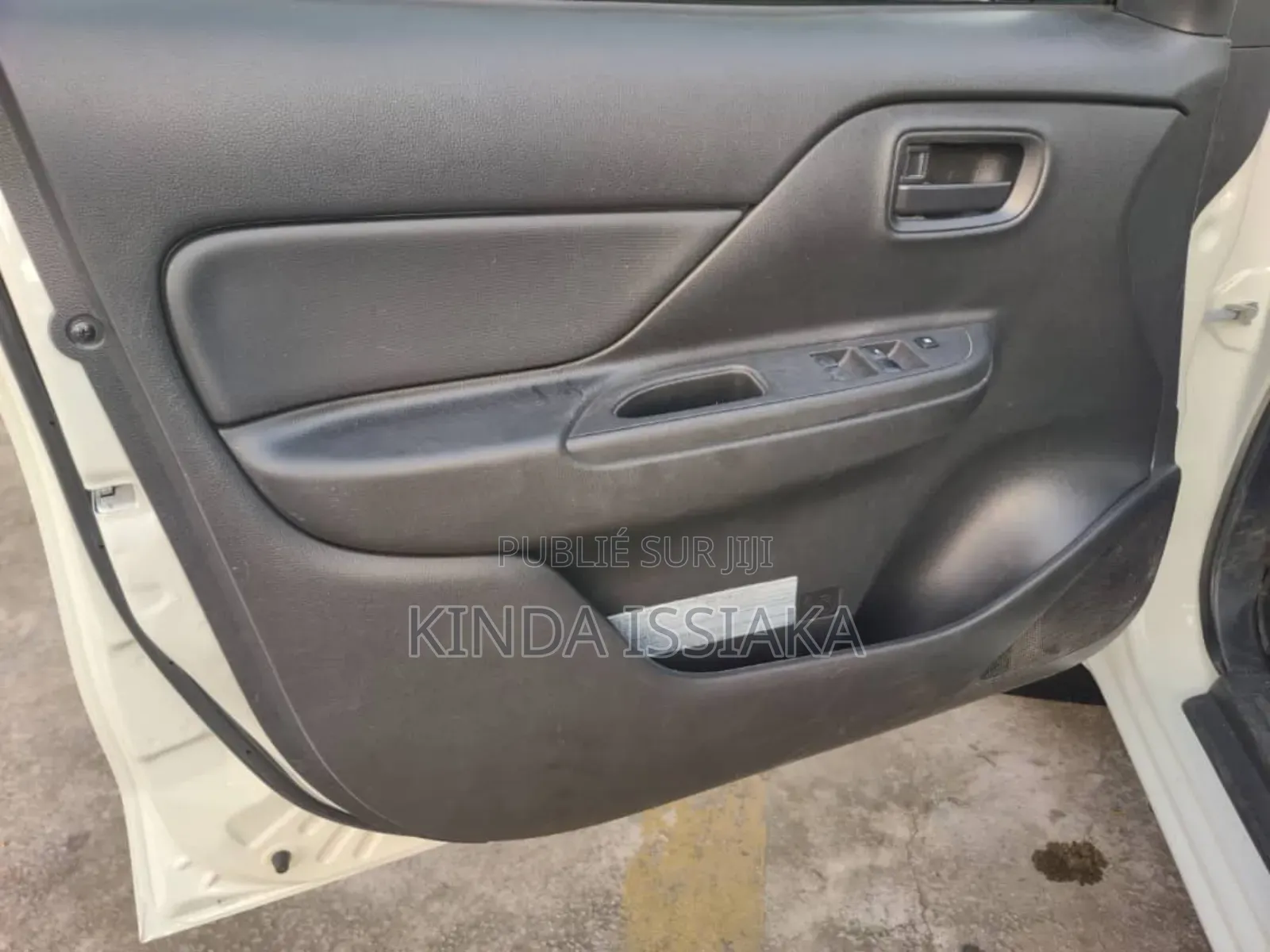 Mitsubishi L200 Double Cab 2.2 4WD 2021 Blanc cassé