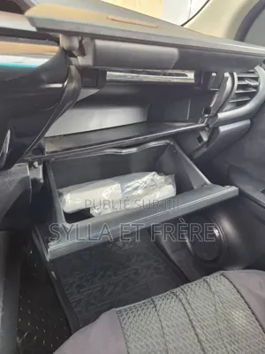 New Toyota Hilux 2024 Blanc cassé