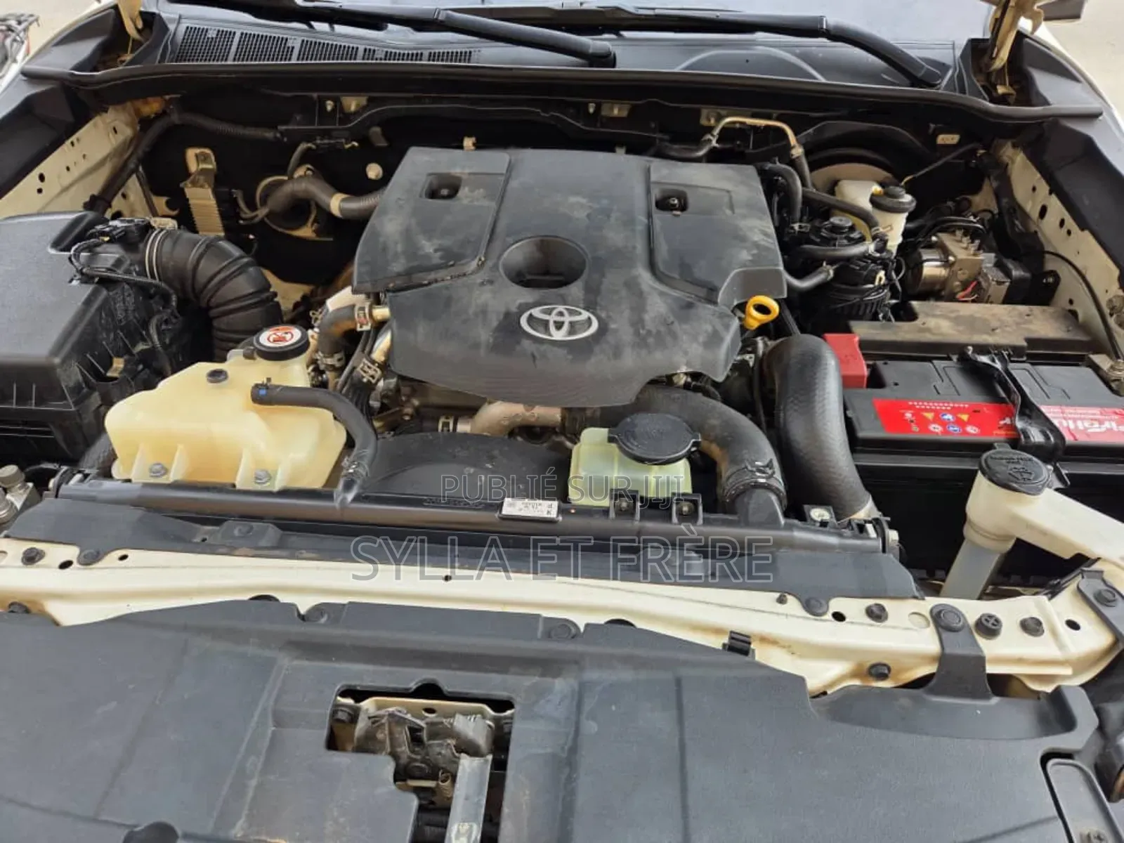 New Toyota Hilux 2024 Blanc cassé