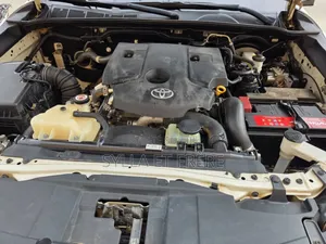 New Toyota Hilux 2024 Blanc cassé