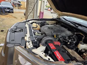 New Toyota Hilux 2024 Blanc cassé