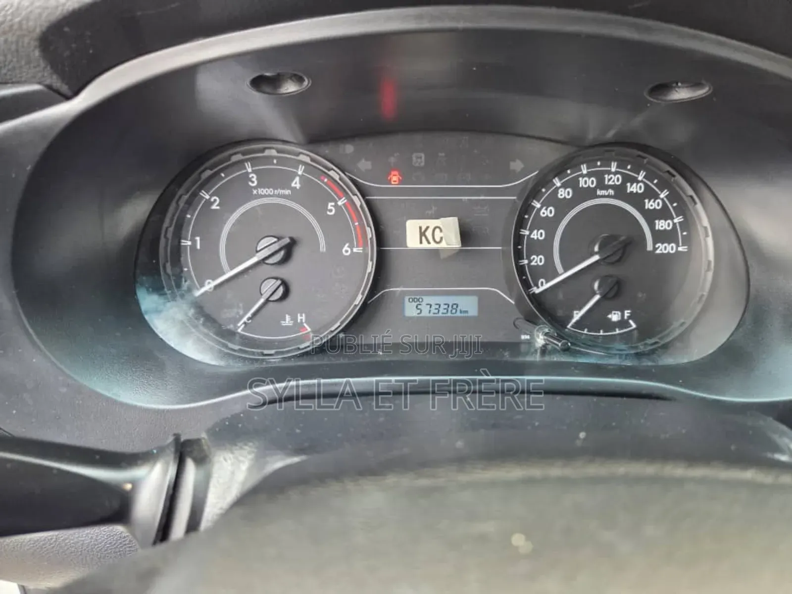 New Toyota Hilux 2024 Blanc cassé