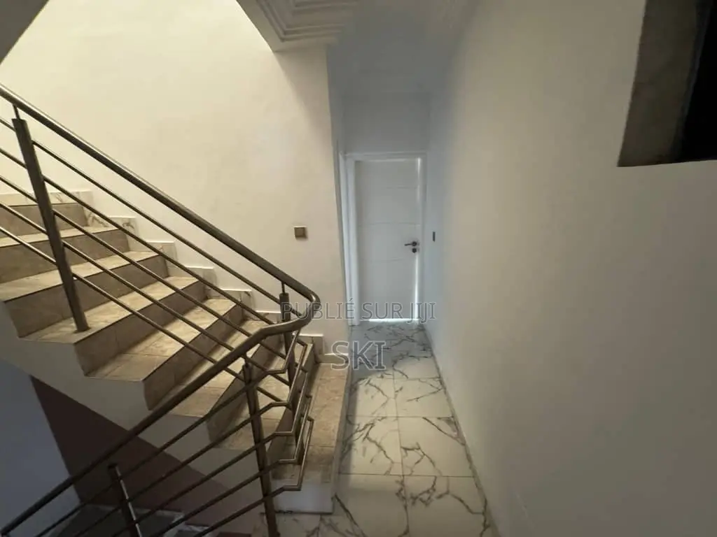 3chbre Villa dans Cocody à Louer