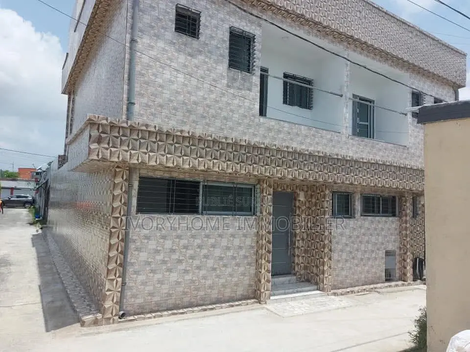 3chbre Villa dans Cocody à Louer