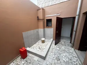 3chbre Villa dans Cocody à Louer