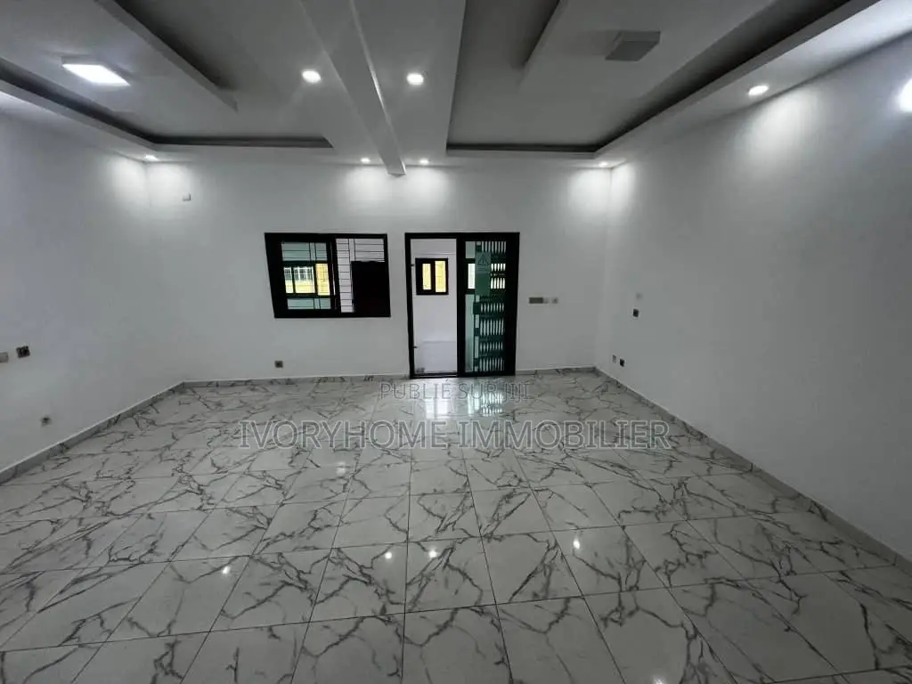 3chbre Villa dans Cocody à Louer