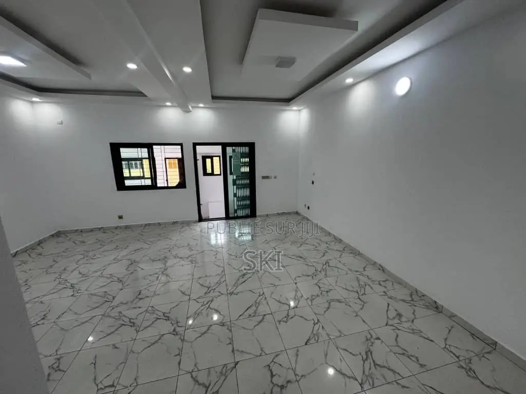 3chbre Villa dans Cocody à Louer