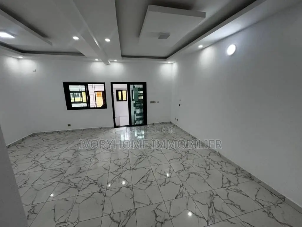 3chbre Villa dans Cocody à Louer