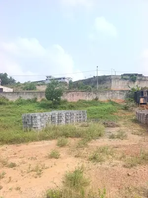 Terrain en Bordure Et Vue Lagunaire a 500 Milions