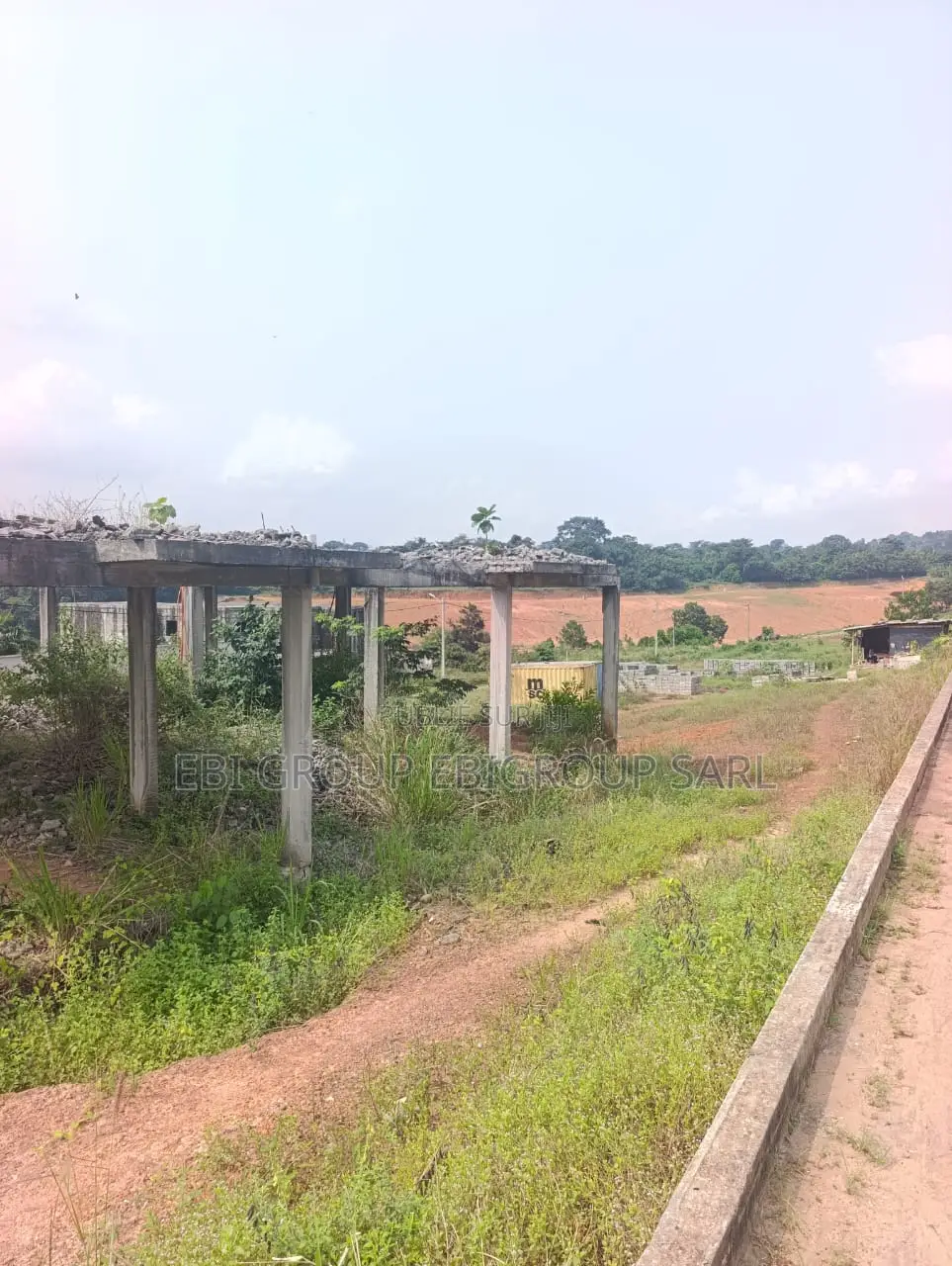 Terrain en Bordure Et Vue Lagunaire a 500 Milions