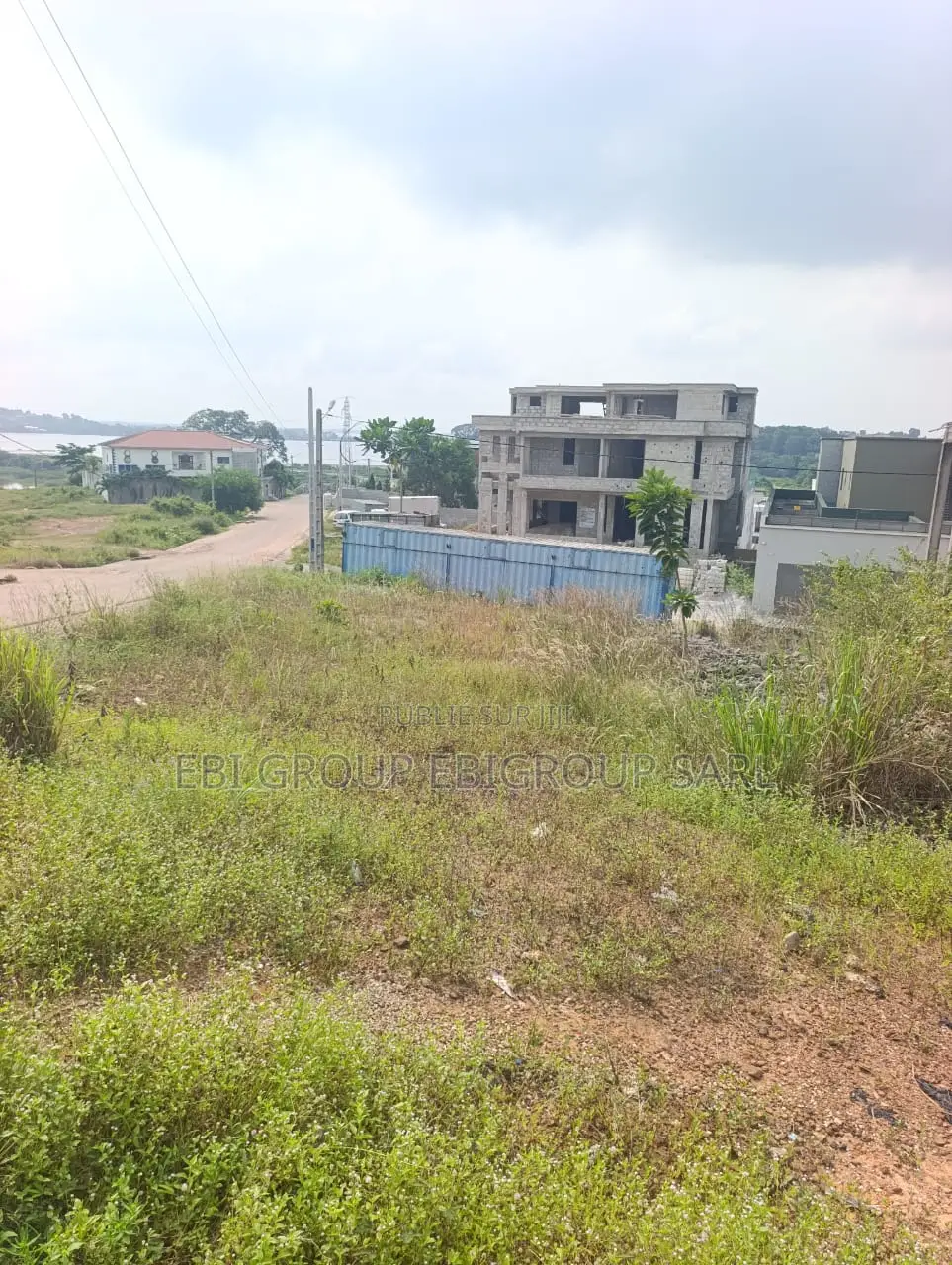 Terrain en Bordure Et Vue Lagunaire a 500 Milions