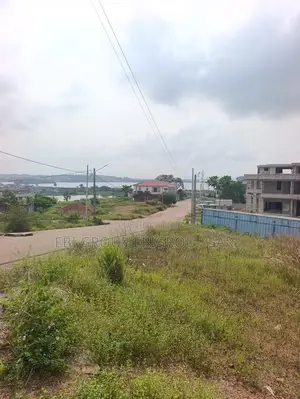 Terrain en Bordure Et Vue Lagunaire a 500 Milions