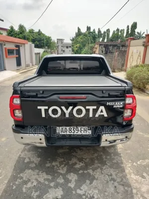 Toyota Hilux 2024 Black
