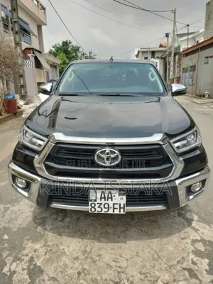 Toyota Hilux 2024 Black