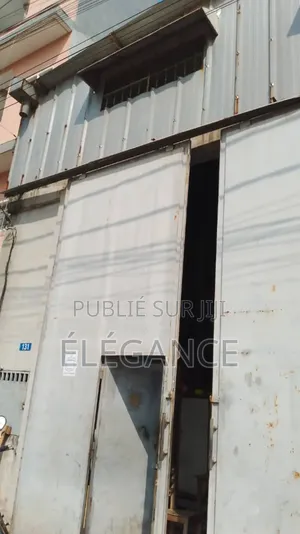 1chbre Maison dans Entrepôt, Koumassi à Vendre