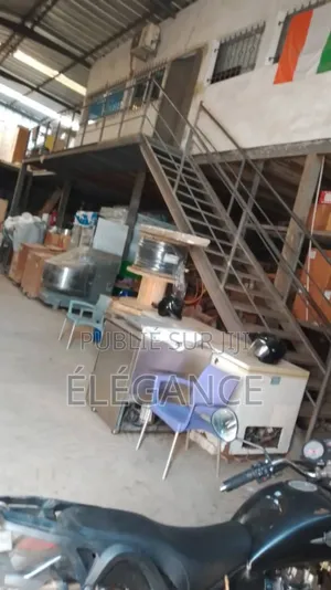 1chbre Maison dans Entrepôt, Koumassi à Vendre