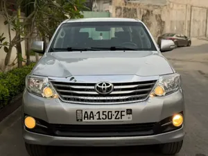 Toyota Fortuner 2015 Gris